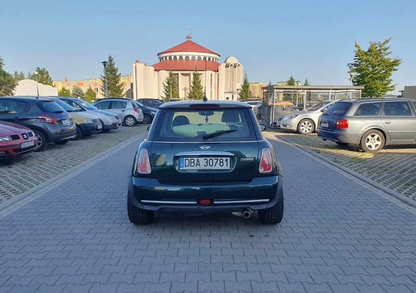 MINI Cooper cena 13500 przebieg: 242098, rok produkcji 2005 z Wałbrzych małe 56